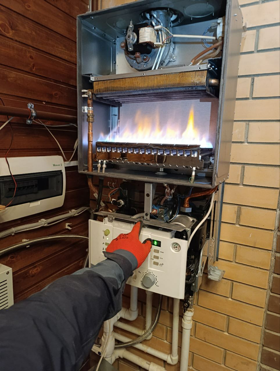 <span style="font-weight: bold; font-style: italic;">Ремонт Газовых Котлов и Колонок&nbsp;</span>